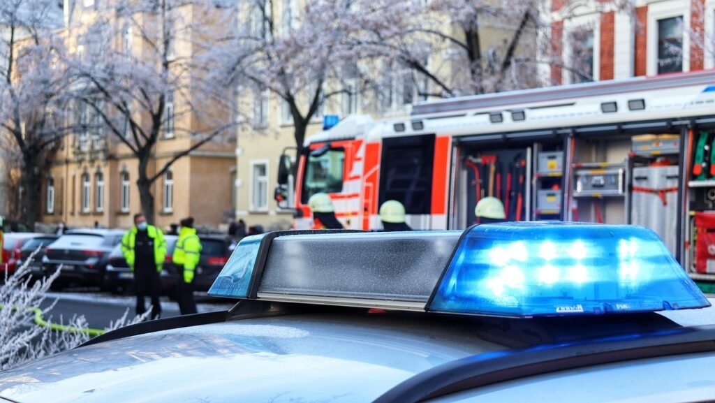 feuer, unfall, feuerwehrleute, polizei, blaues licht, braunschweig, unfall, polizei, polizei, polizei, polizei, polizei
