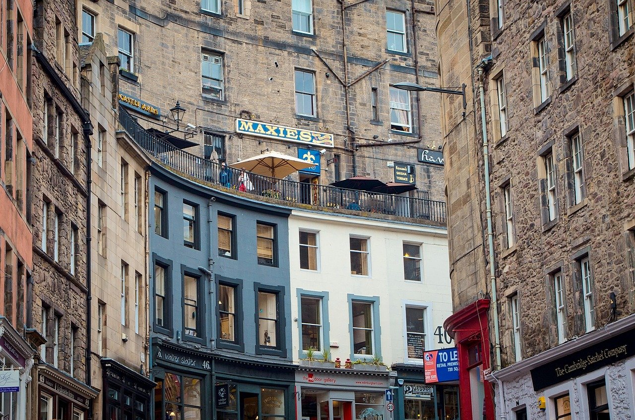edinburgh, victoria street, old town, fassade, häuser, architektur, geschäft, häuserfront, innenstadt, bunt, schottland, zieg