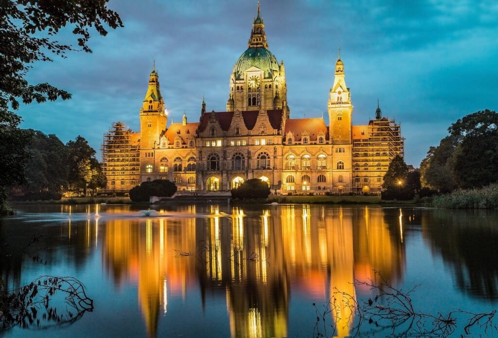 neues rathaus, gebäude, beleuchtet, wasser, teich, wasserreflexion, spiegelung, hannover, rathaus, natur, see, architektur, s