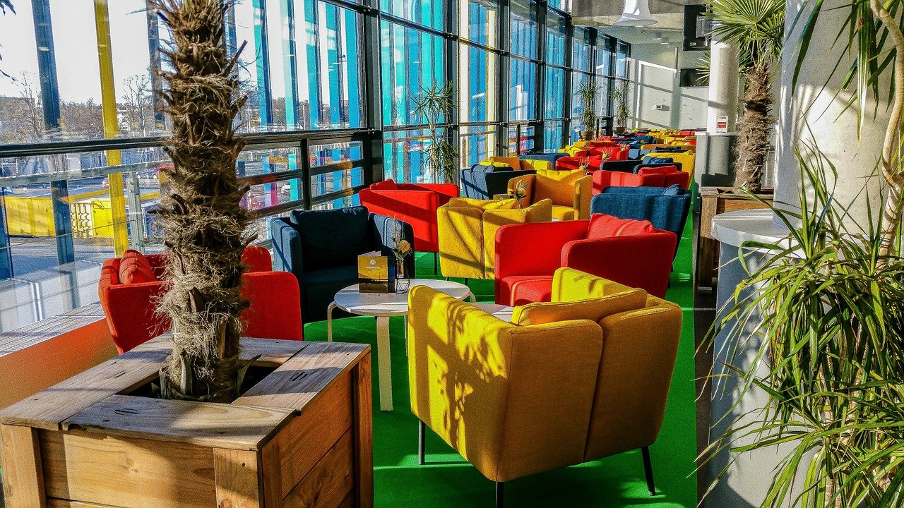 braunschweig stadion, eintracht braunschweig, feier, lounge, möbel, stuhl, sessel, stehtisch, led tisch, grüner teppich, fest