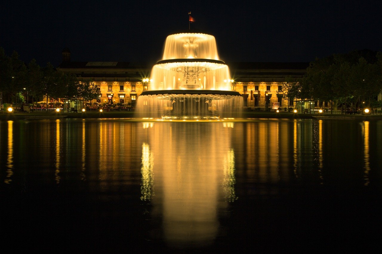 fountain, water, wiesbaden, night, long term, exposure, yellow, gold, golden, nature, dark, black, lights, lighting, pool of