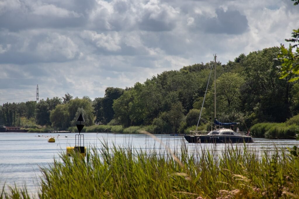 waterscape, canal, sailing vessel, motorsailer, motorsailor, sailing boat, motorboat, boat, waterway, manmade waterway, ship,