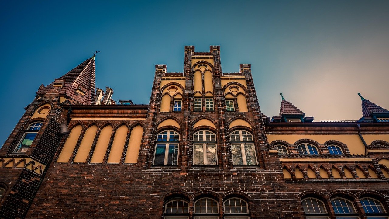 lübeck, architektur, fassade, fenster, bauwerk, gebäude, alt, backstein, altstadt, himmel, licht, lübeck, lübeck, lübeck, lüb